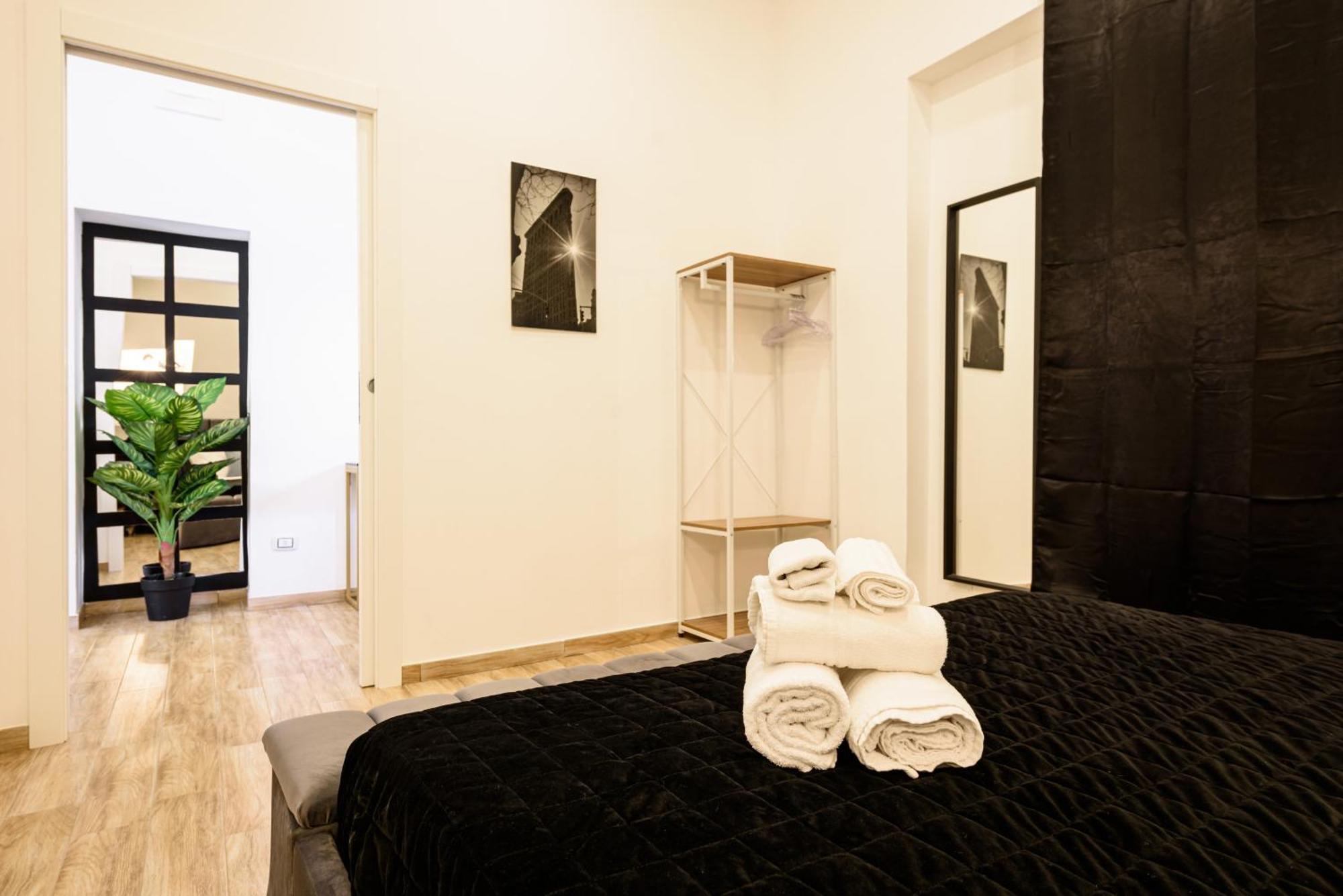 Luxury Apartment In Central City Neapel Exterior foto